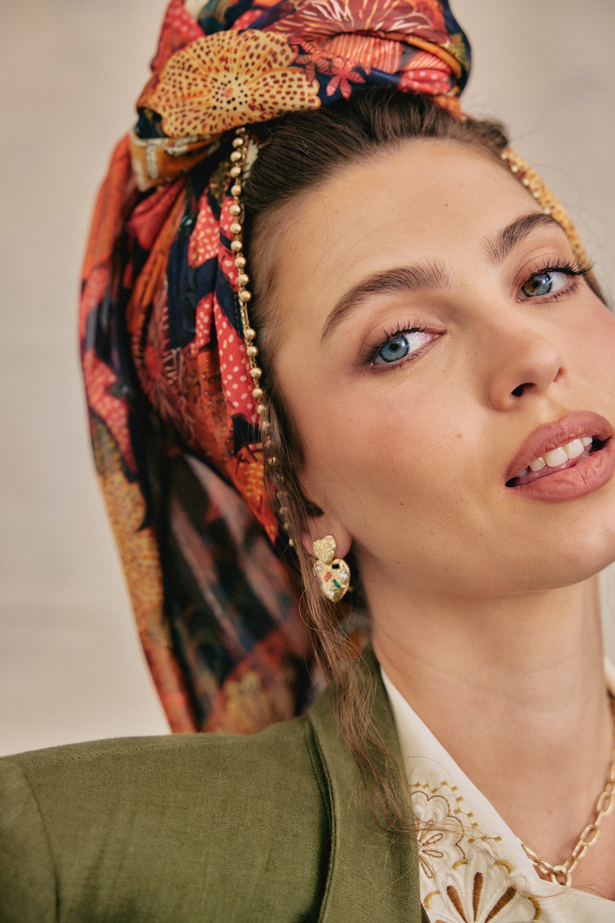 עגילי לב משובצים