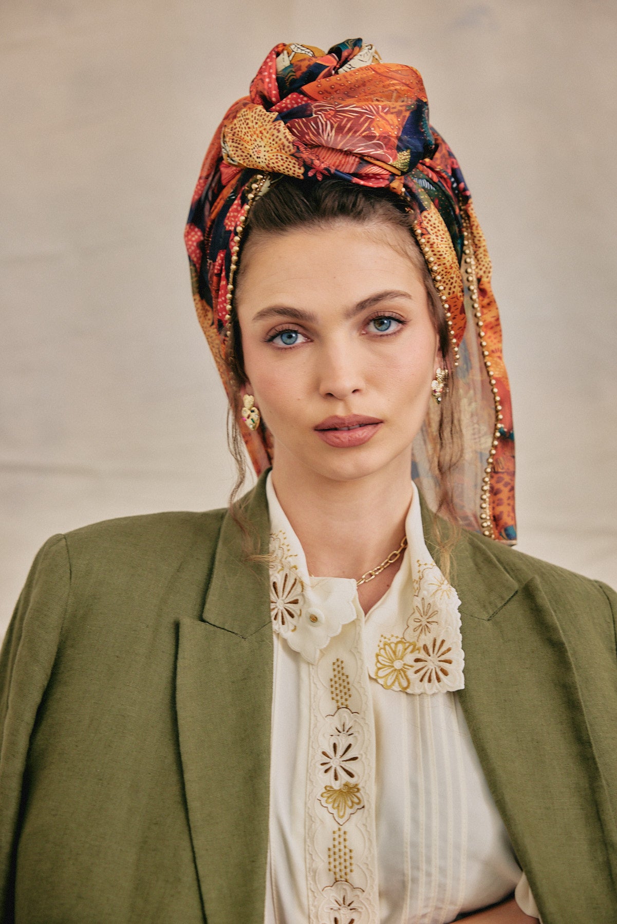 עגילי לב משובצים