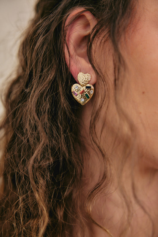 עגילי לב משובצים